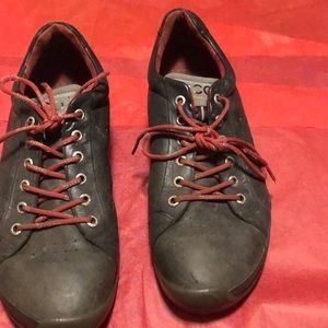 Used men’s shoes size 42